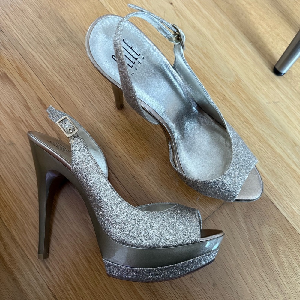 Pelle Moda Gold Metallic Platform Heels sz 9